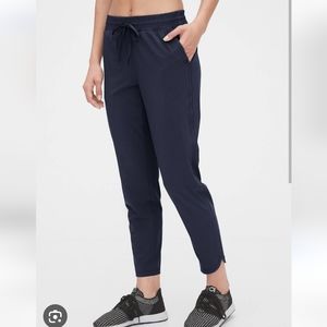 Gap Fit Run Around Jogger